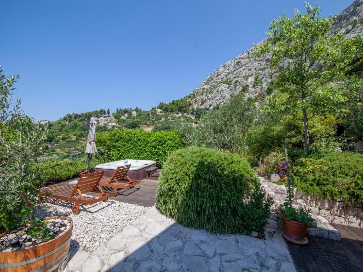 Luxurious Holiday Home In Makarska With Jacuzzi 외부 사진