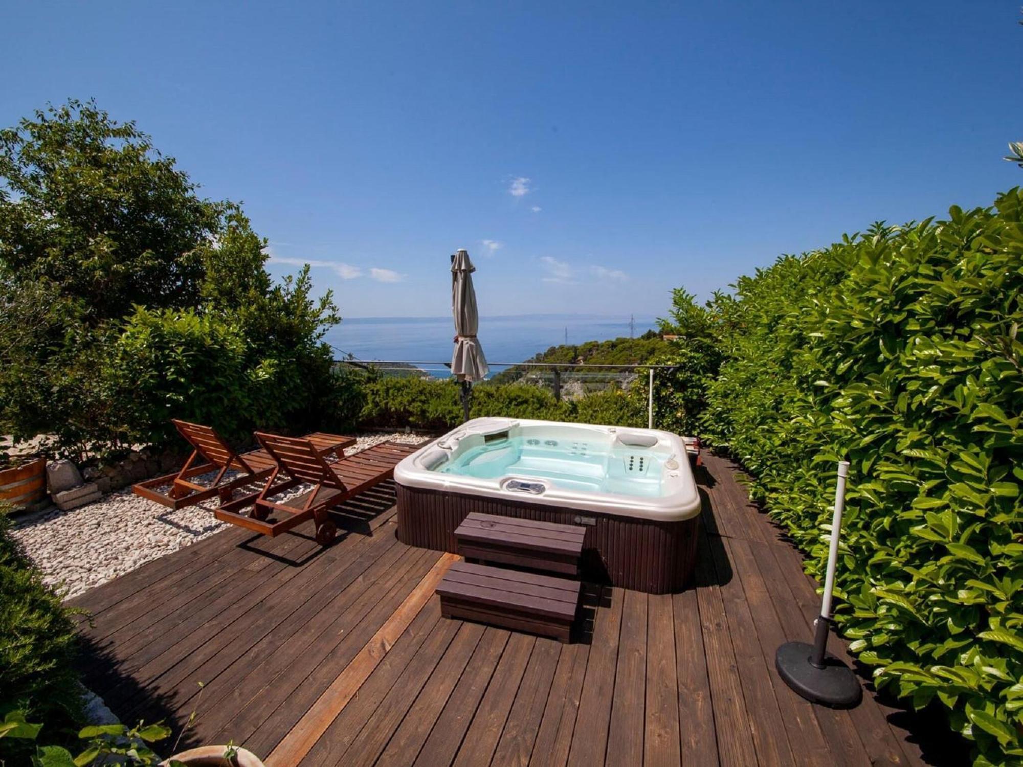 Luxurious Holiday Home In Makarska With Jacuzzi 외부 사진