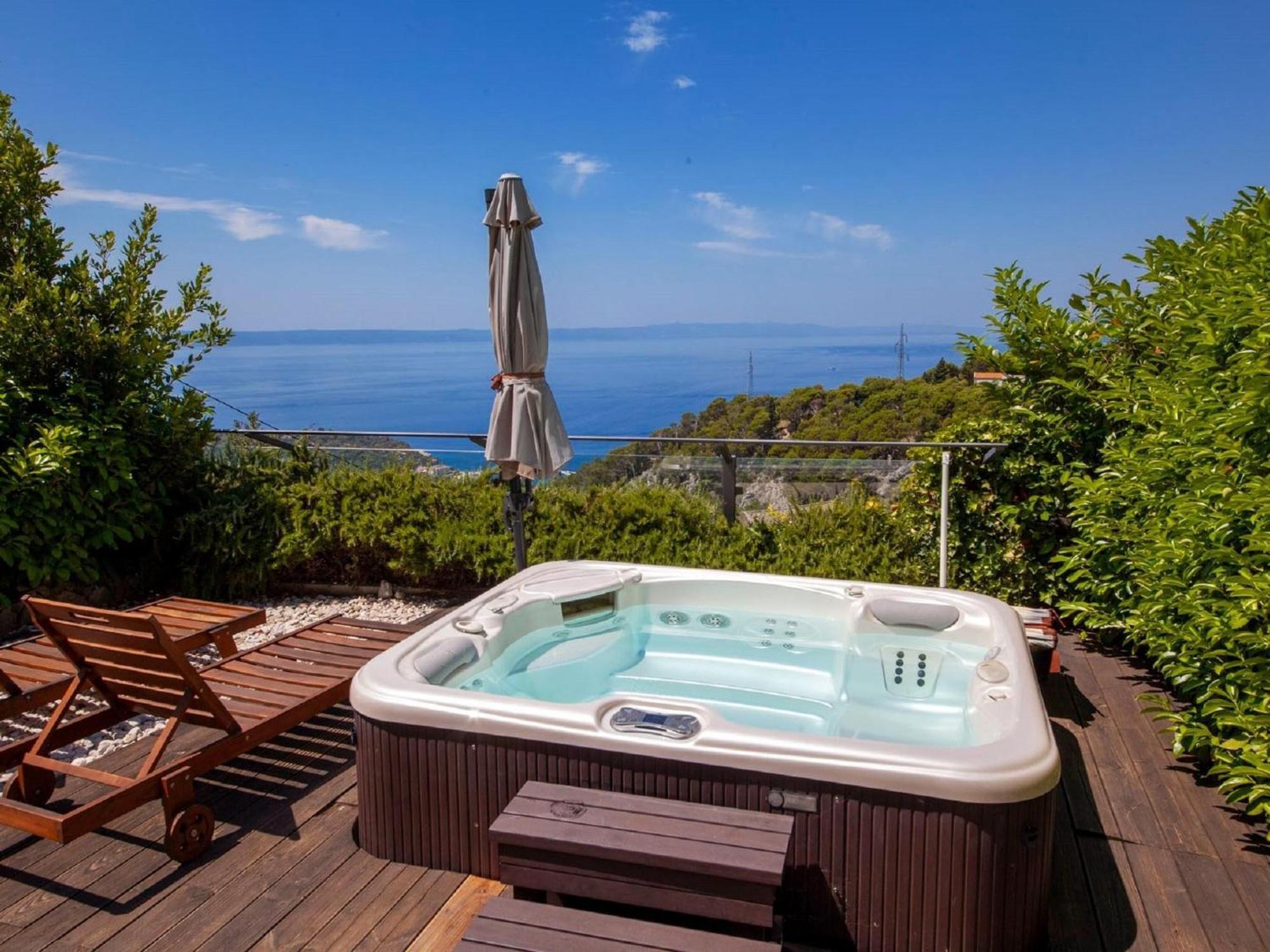 Luxurious Holiday Home In Makarska With Jacuzzi 외부 사진