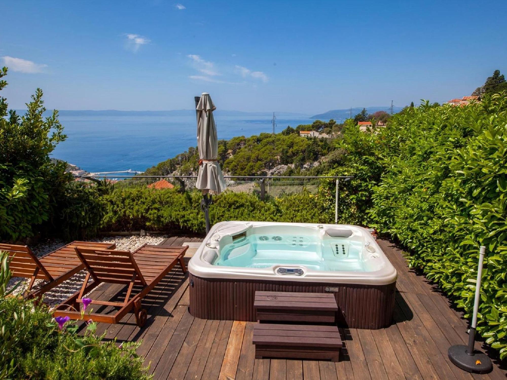 Luxurious Holiday Home In Makarska With Jacuzzi 외부 사진