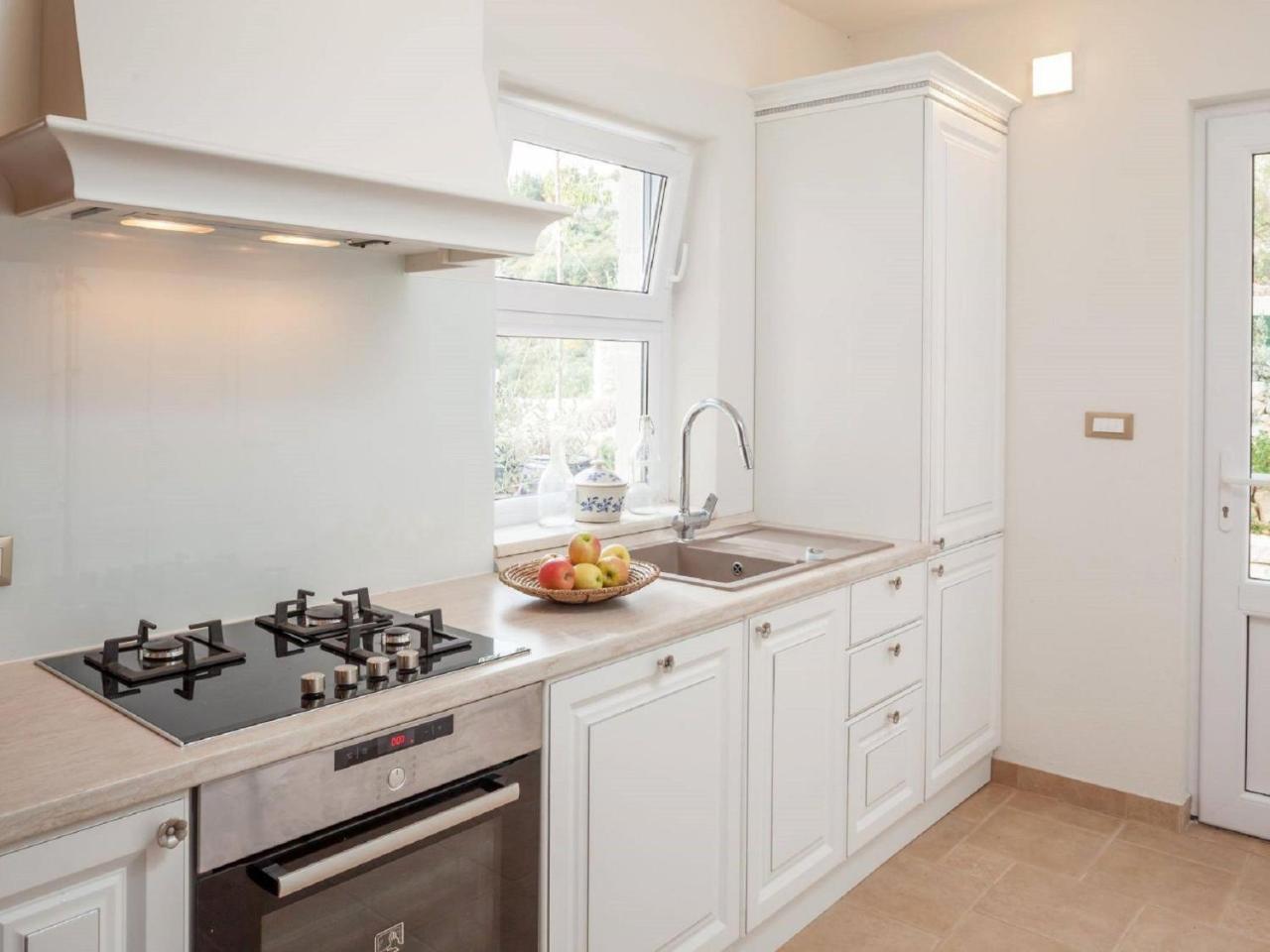 Luxurious Holiday Home In Makarska With Jacuzzi 외부 사진